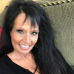 Meet your Posher, Debra